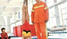 小陀螺直播倒立吃瓜视频,小陀螺直播上演惊险一幕