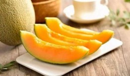 七个月宝宝吃哈密瓜视频,七个月宝宝品尝哈密瓜的甜蜜瞬间